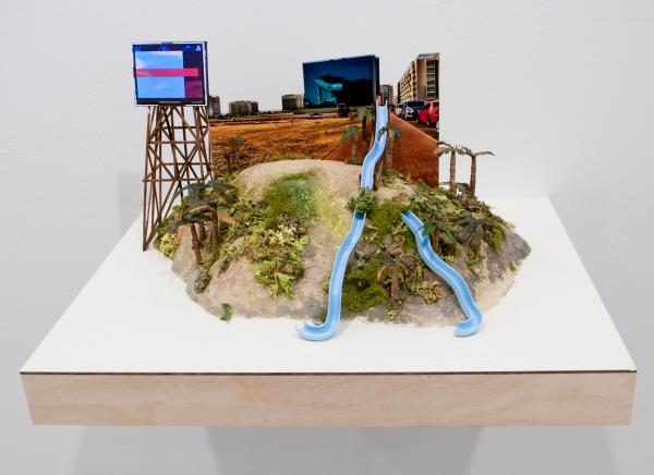 Jennifer and Kevin McCoy, Between The Resorts, 2012, sculpture with electronics